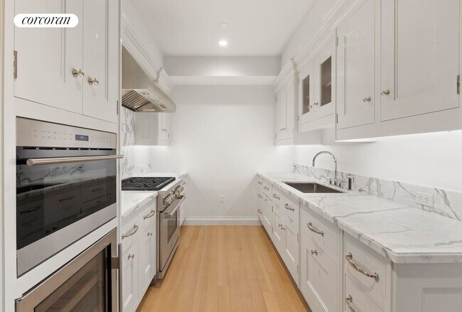 301 E 81st St in New York, NY - Building Photo - Building Photo