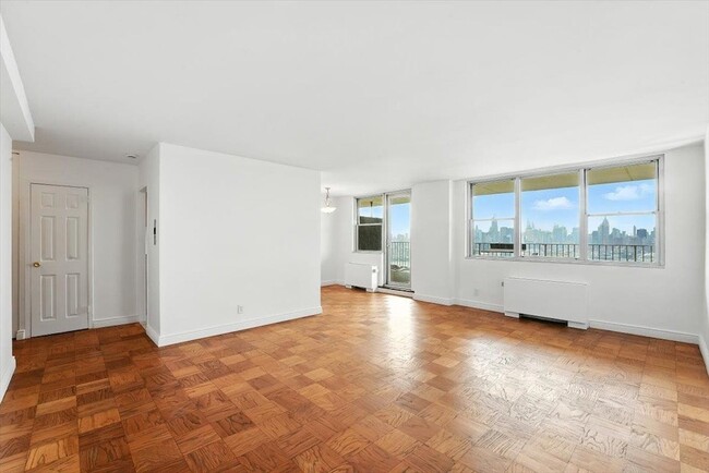 6040 JFK Blvd E in West New York, NJ - Building Photo - Building Photo