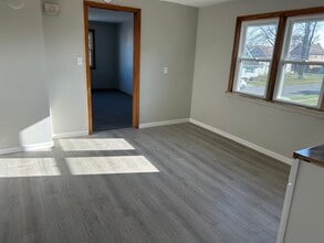 35 Willow St, Unit Upper in Lackawanna, NY - Building Photo - Building Photo