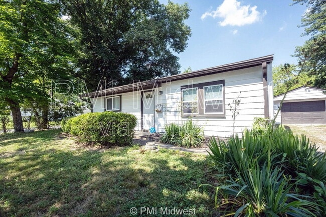 4350 Dubarry Rd in Indianapolis, IN - Foto de edificio - Building Photo