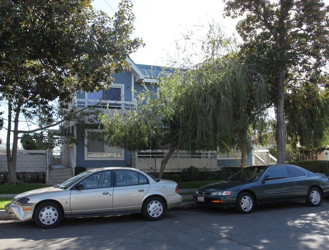 254 W Ash Ave in Burbank, CA - Building Photo - Building Photo