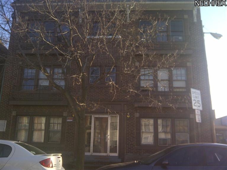 1685 Lincoln Ave in Lakewood, OH - Foto de edificio