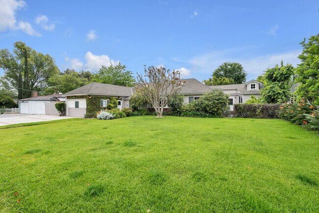 4722 Forman Ave in Toluca Lake, CA - Building Photo - Building Photo