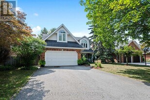 12 Arbour Glen Dr in St Catharines, ON - Building Photo