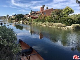 2512 Grand Canal in Los Angeles, CA - Building Photo