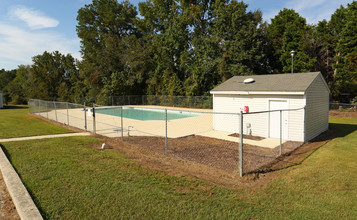 Deerfield Run Apartments in Florence, SC - Foto de edificio - Building Photo