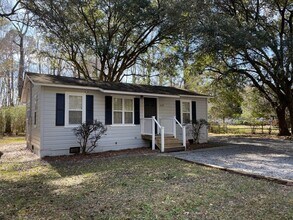 408 Miles Jamison Rd in Summerville, SC - Foto de edificio - Building Photo