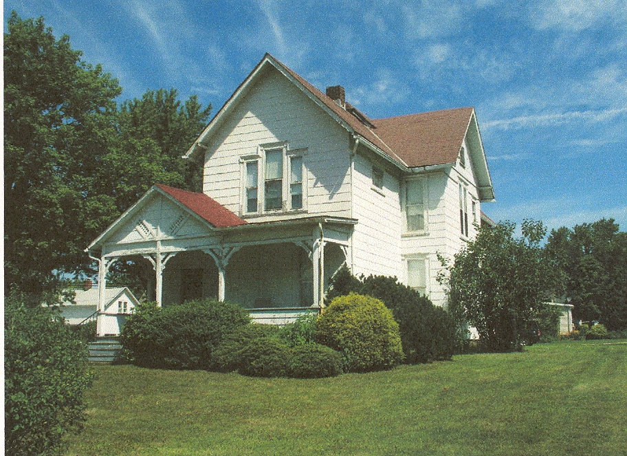 16054 E High St in Middlefield, OH - Building Photo