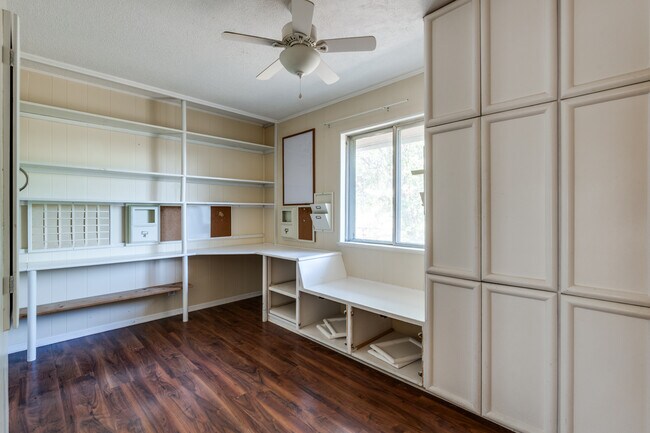 931 Hallmark in New Braunfels, TX - Building Photo - Building Photo