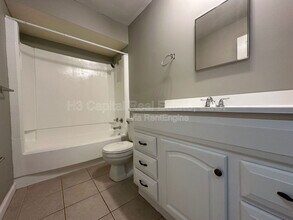 302 Woodhenge Dr in Collinsville, IL - Building Photo - Building Photo