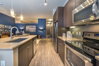 7200 Main St in Houston, TX - Building Photo - Building Photo