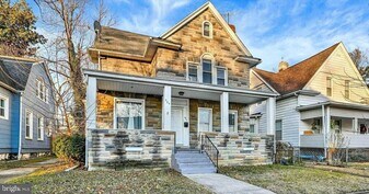 304 Collins Ave in Baltimore, MD - Building Photo