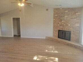 3046 Mosby Dr in Sugar Land, TX - Building Photo - Building Photo