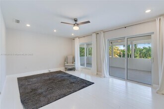 525 Ridgewood Rd in Key Biscayne, FL - Building Photo - Building Photo