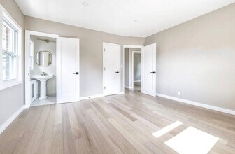 208-12 53rd Ave in Queens, NY - Building Photo - Building Photo