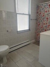 194 Jerome Pl in Bloomfield, NJ - Foto de edificio - Building Photo