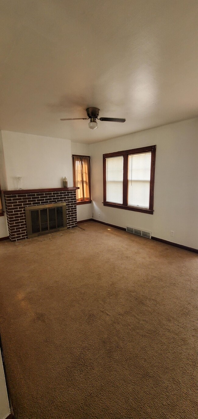 733 W 44th Ave