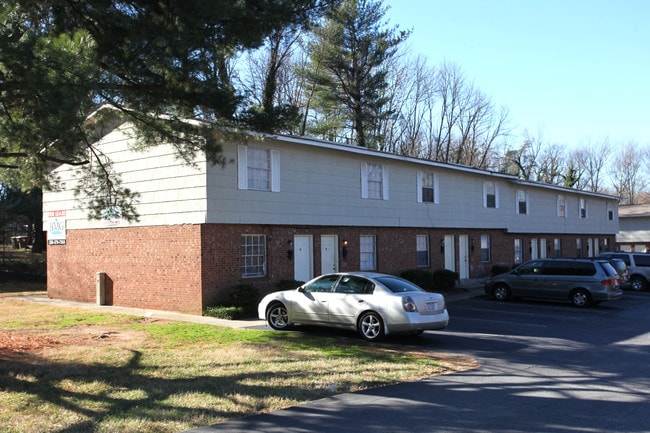 Cedar Fork Apartments in Greensboro, NC - Foto de edificio - Building Photo