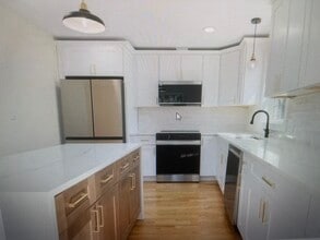 37 Oakland Ave in Attleboro, MA - Building Photo - Building Photo