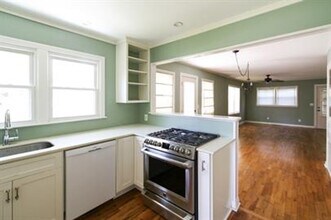 135 E Spring St in Fayetteville, AR - Building Photo - Building Photo