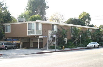 13530 Moorpark St in Sherman Oaks, CA - Building Photo - Building Photo