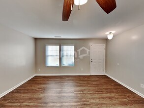 15709 Lakepoint Forest Dr in Charlotte, NC - Foto de edificio - Building Photo
