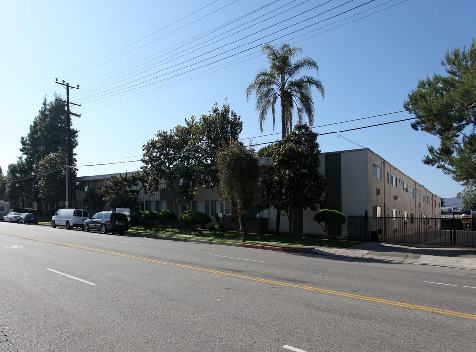 Belle Vista Court in Encino, CA - Building Photo