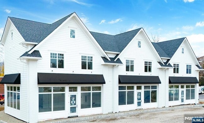 445 Ramapo Valley Rd, Unit 3 in Oakland, NJ - Building Photo - Building Photo