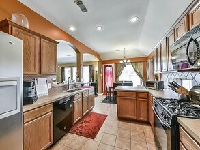 6843 Tammany Manor Ln in Spring, TX - Foto de edificio - Building Photo
