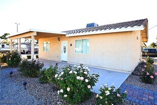 5081 N Pioneer Way in Las Vegas, NV - Building Photo