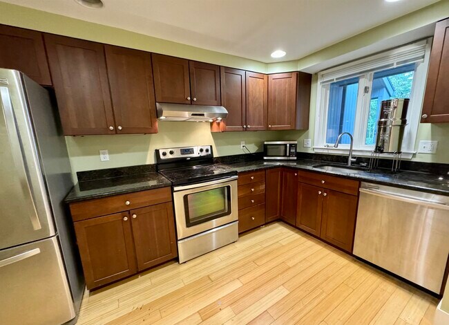 34 Brookside Dr in Stratham, NH - Building Photo - Building Photo