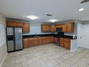 616 E Opp St in Los Angeles, CA - Foto de edificio - Building Photo