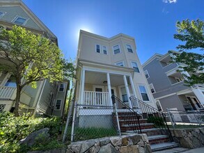 35 Hancock St, Unit 1 in Somerville, MA - Foto de edificio - Building Photo