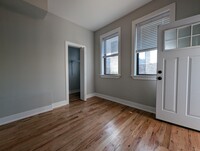 629 W Oakdale Ave, Unit 4 in Chicago, IL - Building Photo - Building Photo