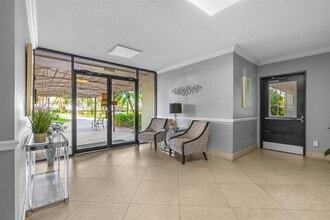 3050 N Palm Aire Dr in Pompano Beach, FL - Building Photo - Building Photo