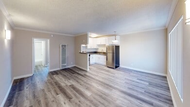 Berryman Apts...Newly Remodeled Apartments Available...Large Windows...Washer/Dryer in Unit! in Los Angeles, CA - Building Photo - Interior Photo
