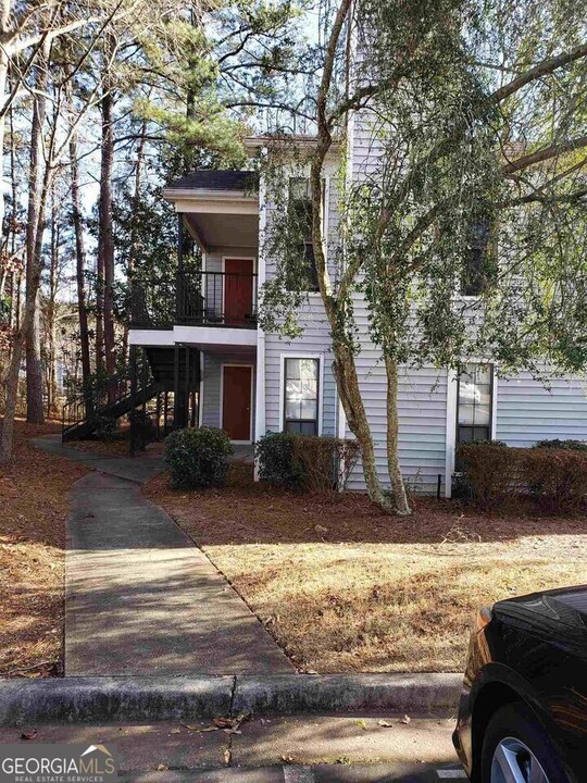 621 Windchase Ln in Stone Mountain, GA - Building Photo