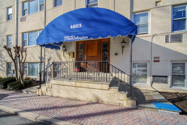 4803 Wellington Dr, Unit 4 in Chevy Chase, MD - Building Photo - Building Photo
