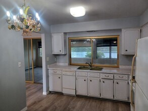 1915 W Lakeview Blvd in North Fort Myers, FL - Building Photo - Building Photo