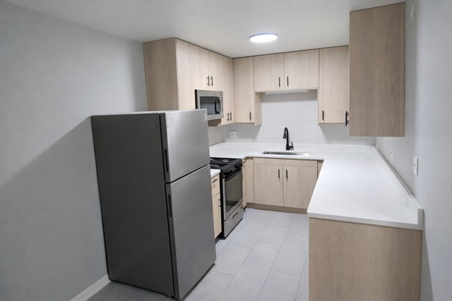 5202 Washington St, Unit 308R in Downers Grove, IL - Building Photo - Building Photo