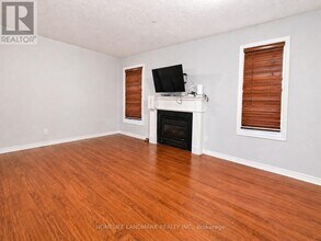 103 Starr Crescent in Aurora, ON - Building Photo - Building Photo