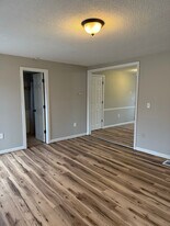 18-20-20 S Walnut St in Wauregan, CT - Building Photo