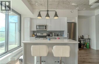 7 Erie Ave in Brantford, ON - Building Photo - Building Photo