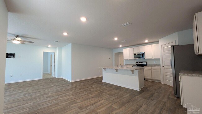 10624 Queens Gate Cir in Pensacola, FL - Building Photo - Building Photo