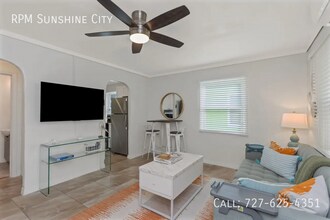 1500 Clearwater Largo Rd in Largo, FL - Building Photo - Building Photo