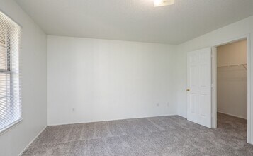 100 Remington Dr in Dickson, TN - Foto de edificio - Building Photo