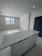 909 E 24th St-Unit -203 in Hialeah, FL - Building Photo - Building Photo