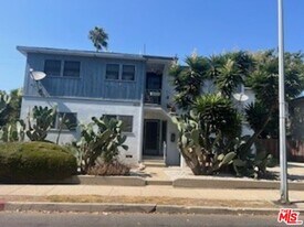 9843 Hannum Dr in Los Angeles, CA - Building Photo