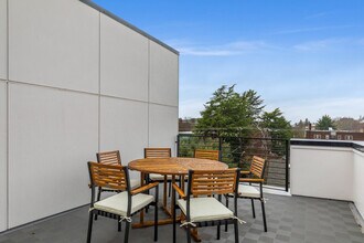 129 11th Ave E in Seattle, WA - Foto de edificio - Building Photo