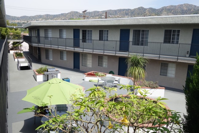 Scott Road Terrace Apartments in Burbank, CA - Building Photo - Building Photo